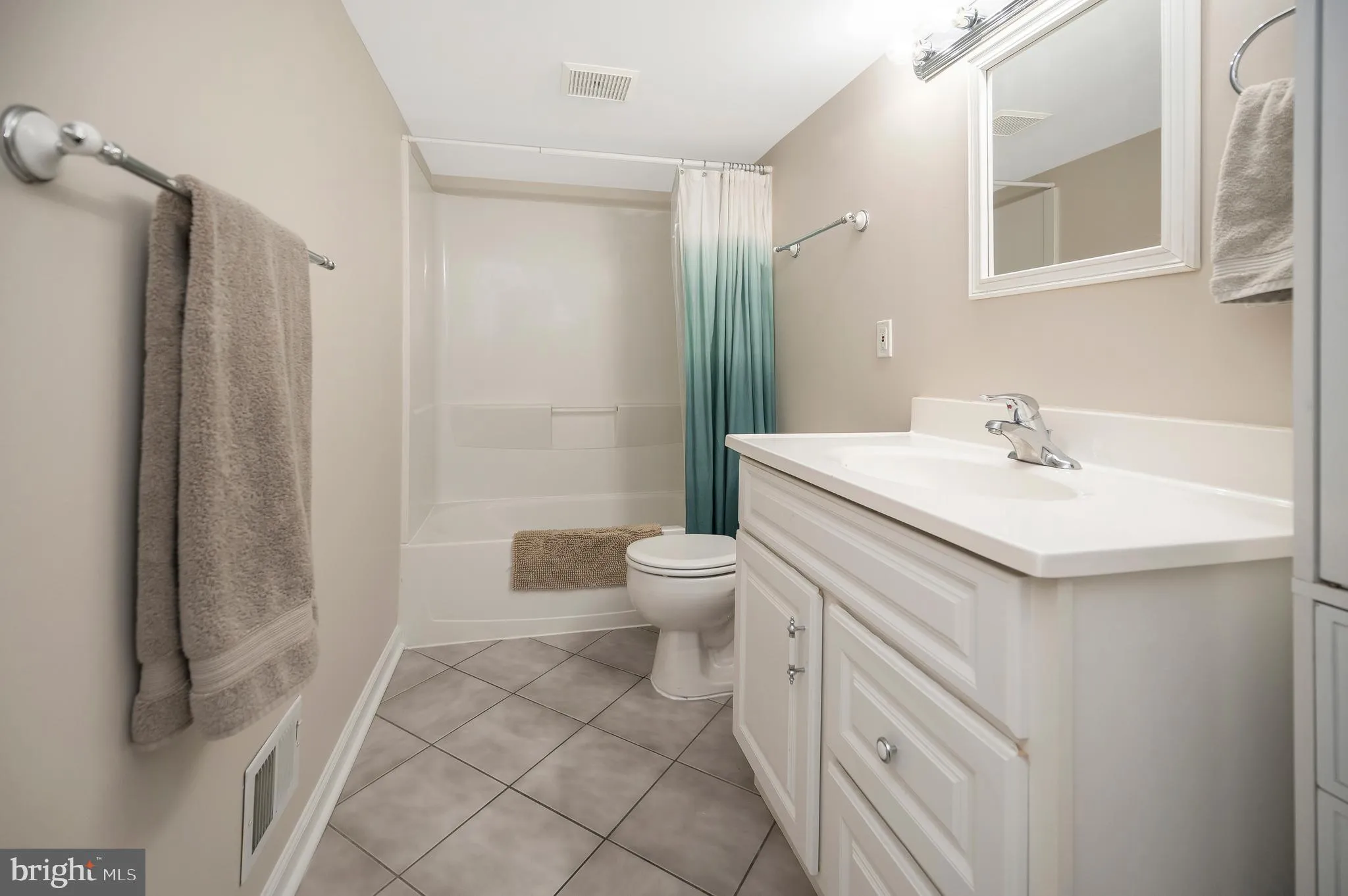 Manassas, Virginia 20112, United States, 5 Bedrooms Bedrooms, ,4 BathroomsBathrooms,Residential,Contingent,91459