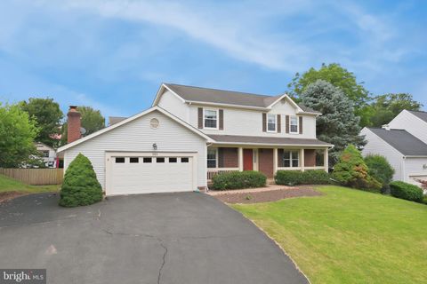 Photo of 103 Country Club Drive SW, LEESBURG, VA 20175 (MLS # VALO2127370)