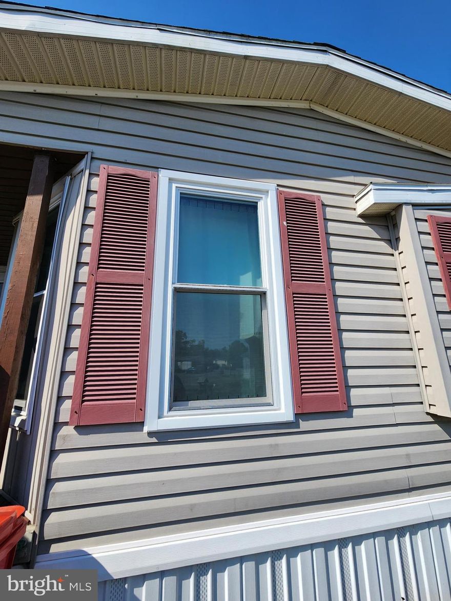 ***COME TAKE A LOOK TODAY*** Must sell! Bring all offers.