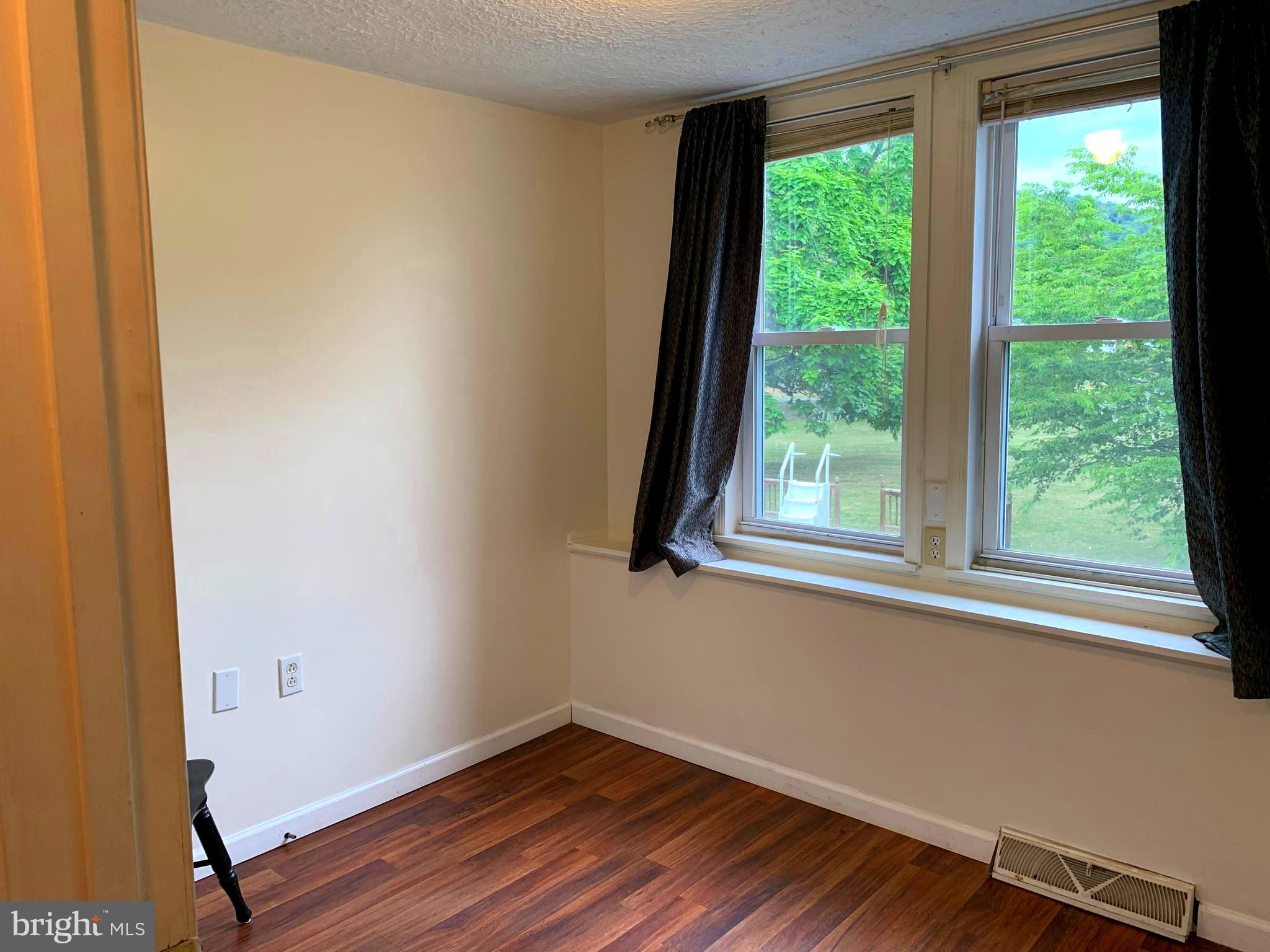 DEATH VALLEY RD - Residential