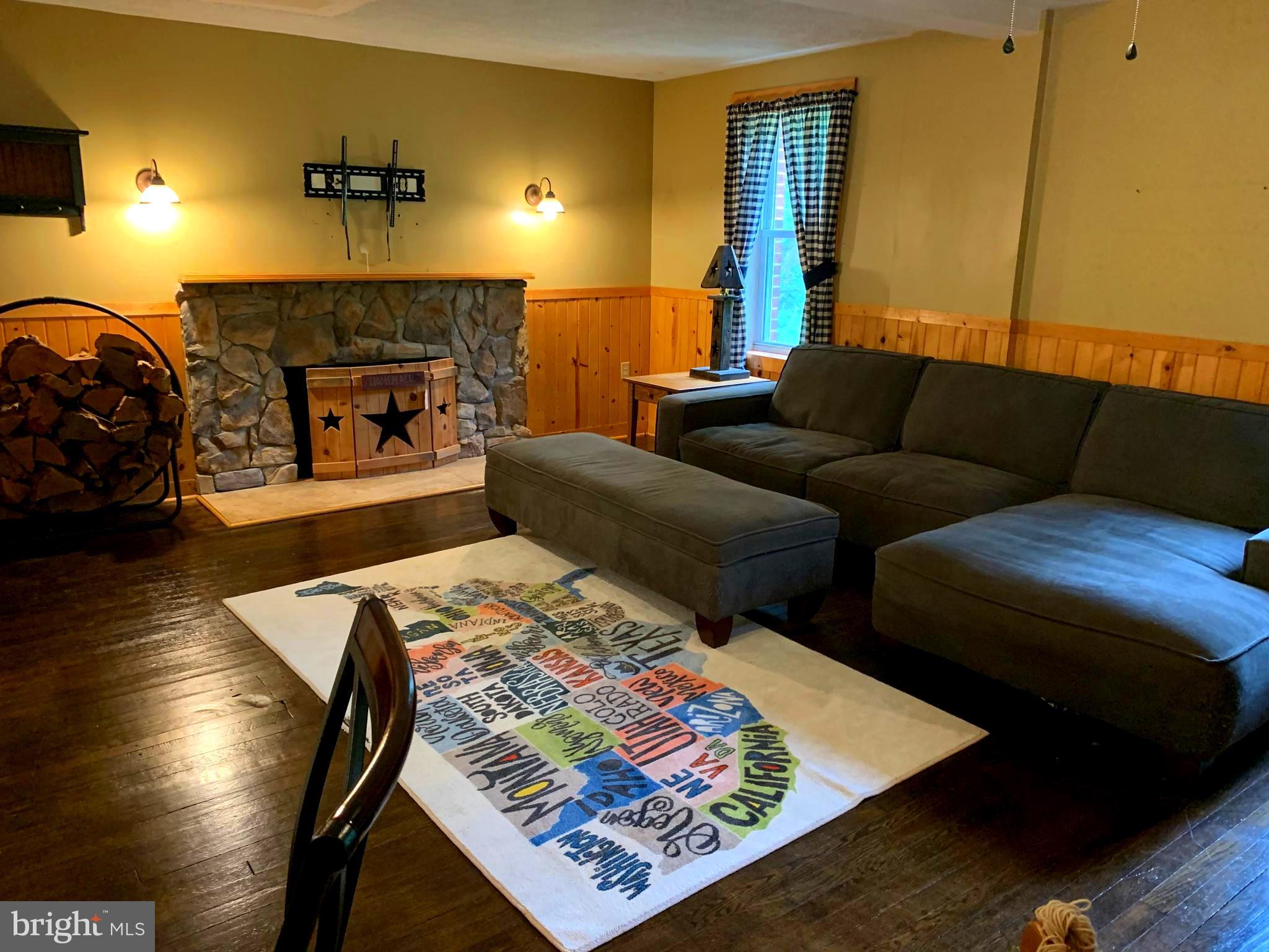 DEATH VALLEY RD - Residential