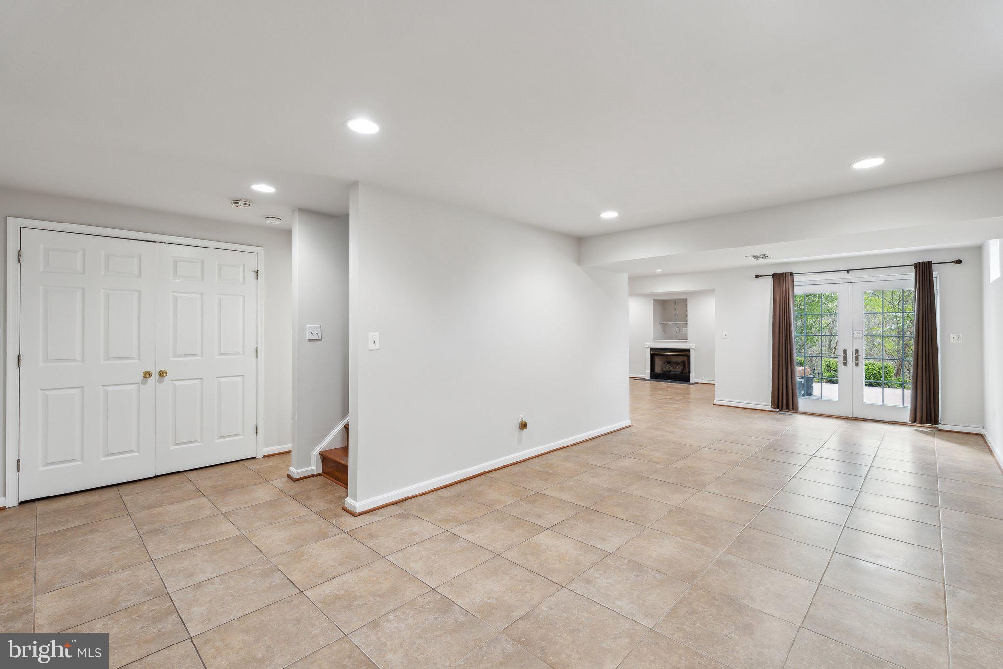 HAMPTON OAKS - Residential