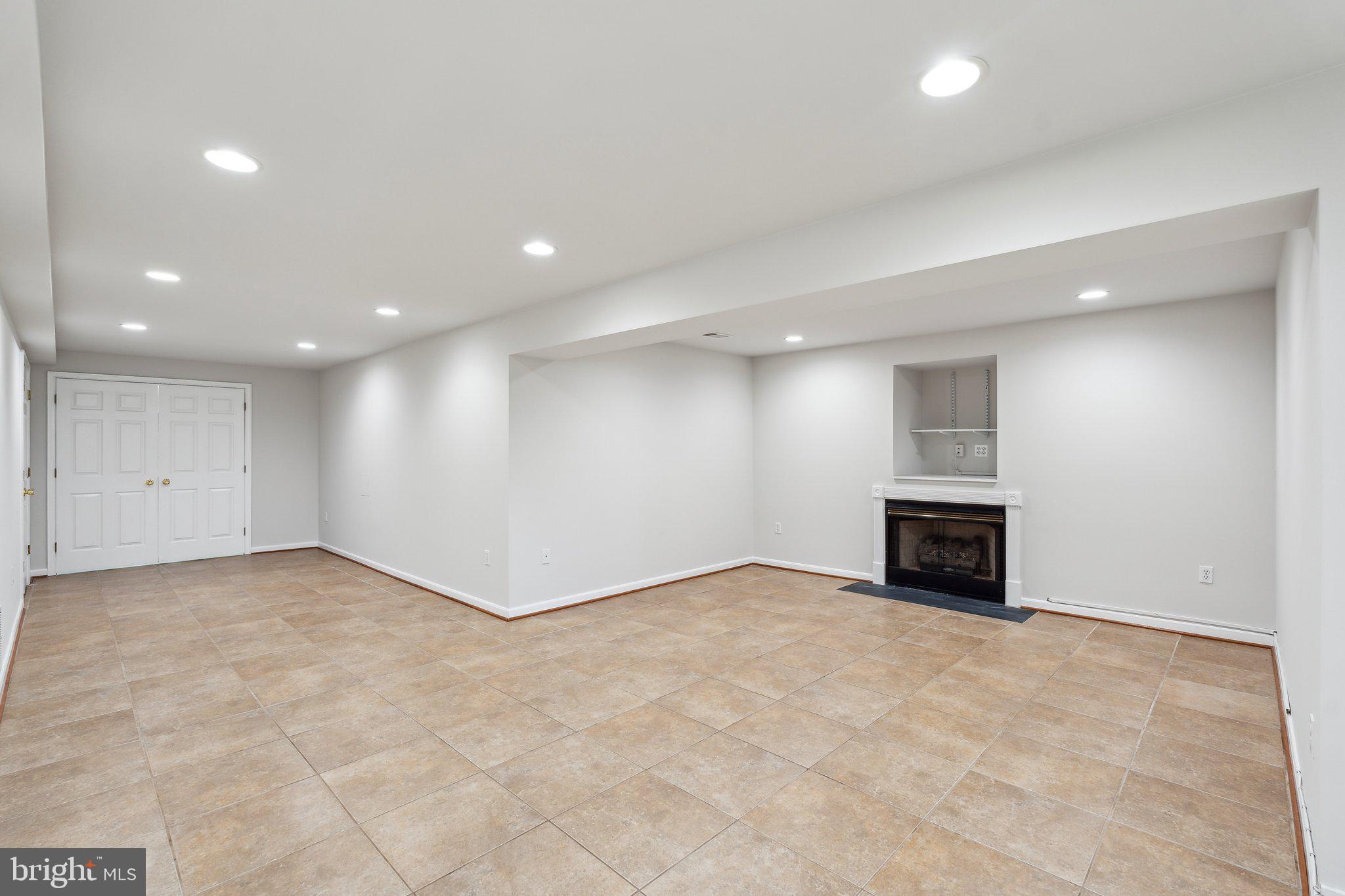 HAMPTON OAKS - Residential