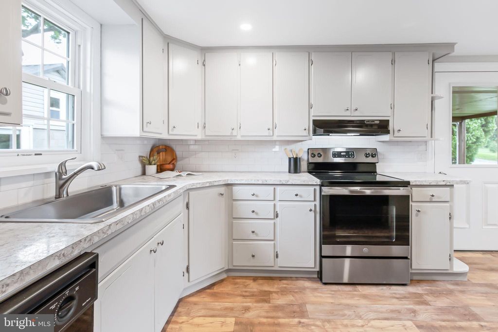 Photo of 245 E STATE ST, QUARRYVILLE, PA 17566 (MLS # PALA2039100)