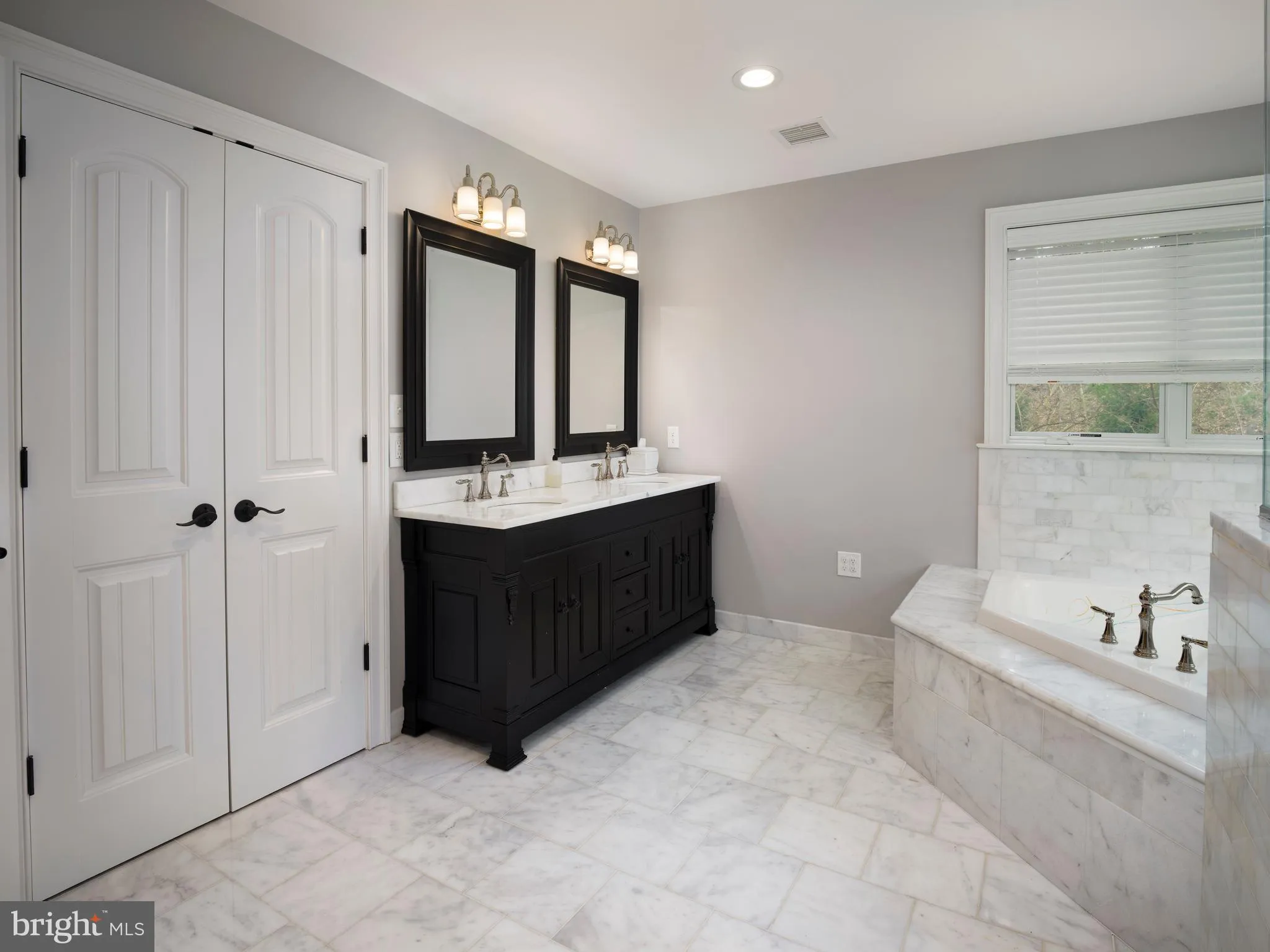 Newtown Square, Pennsylvania 19073, United States, 5 Bedrooms Bedrooms, ,5 BathroomsBathrooms,Residential,Pending,55980