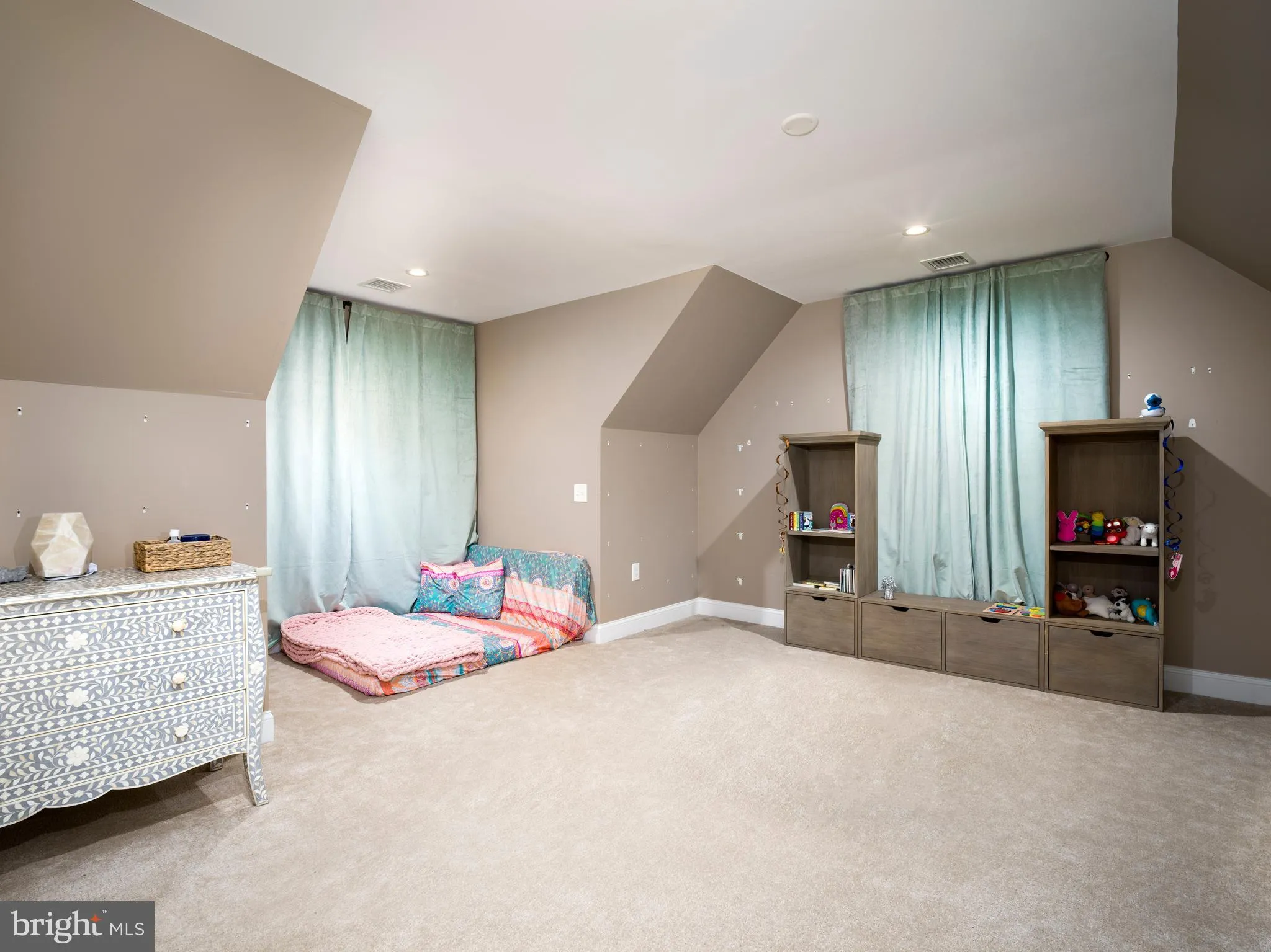 Newtown Square, Pennsylvania 19073, United States, 5 Bedrooms Bedrooms, ,5 BathroomsBathrooms,Residential,Pending,55980