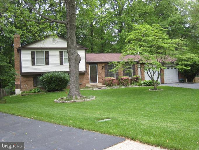 UNIVERSITY SQUARE - Residential Lease