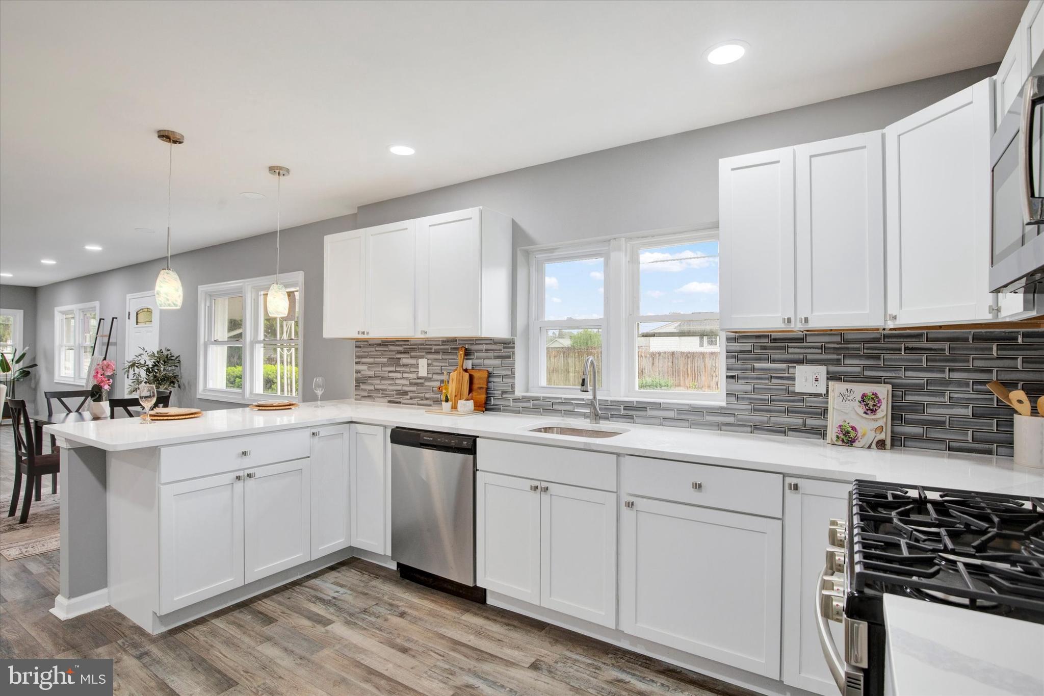 CORNS MANOR - Residential