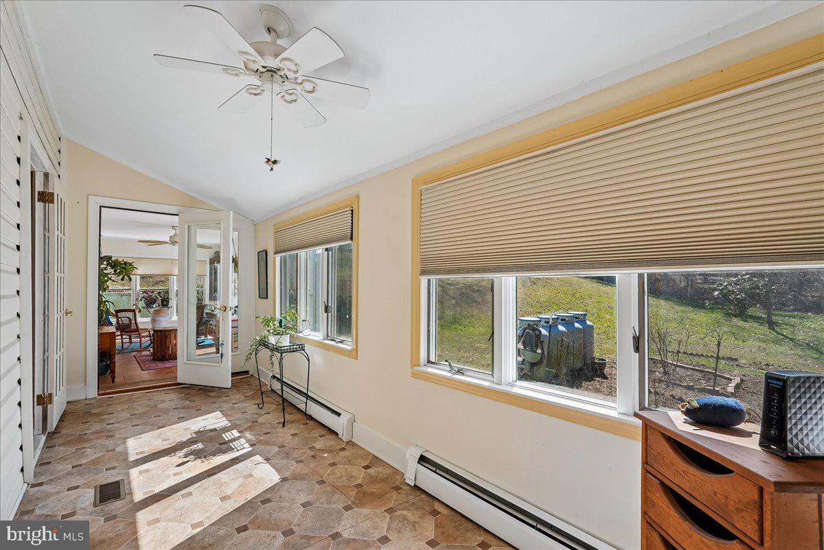 TAYLORSTOWN - Residential