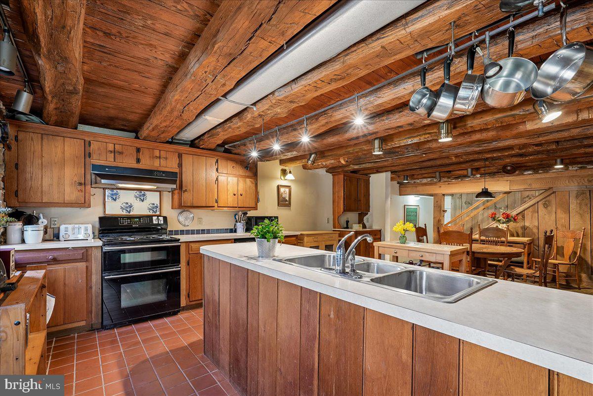 TAYLORSTOWN - Residential