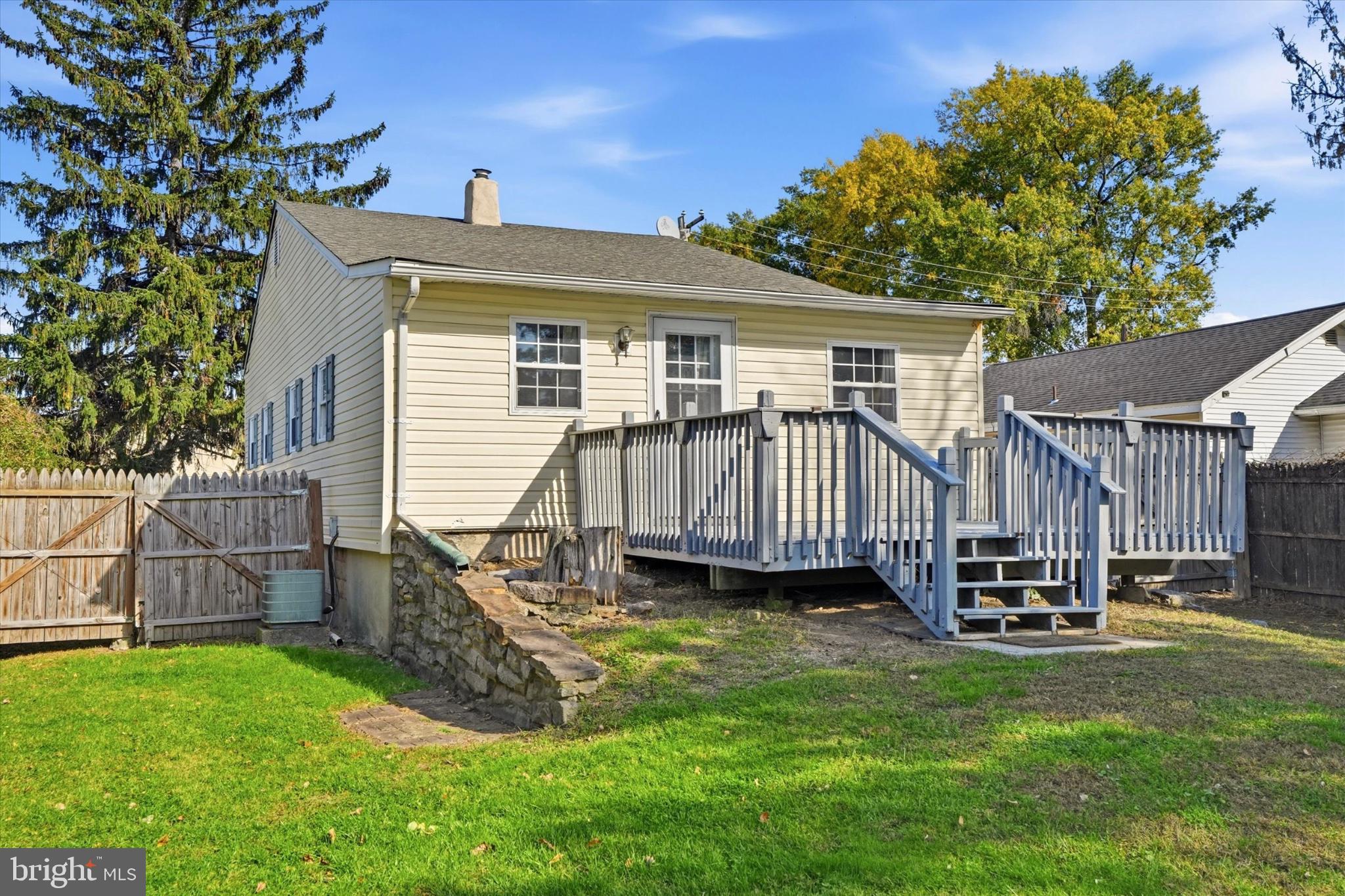 436 WICKER AVENUE