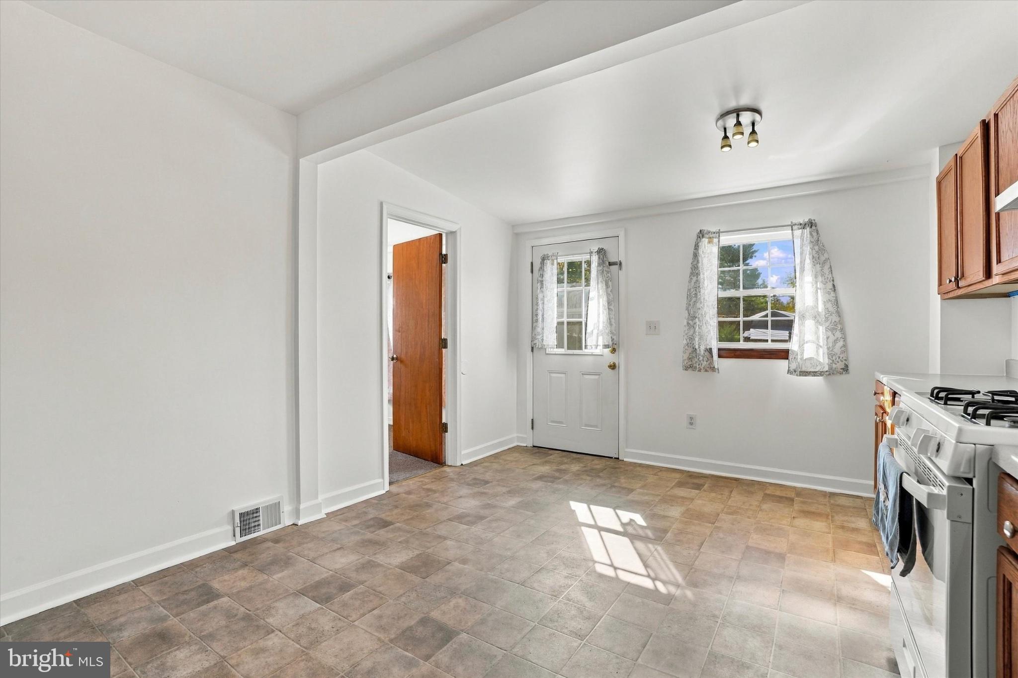 436 WICKER AVENUE
