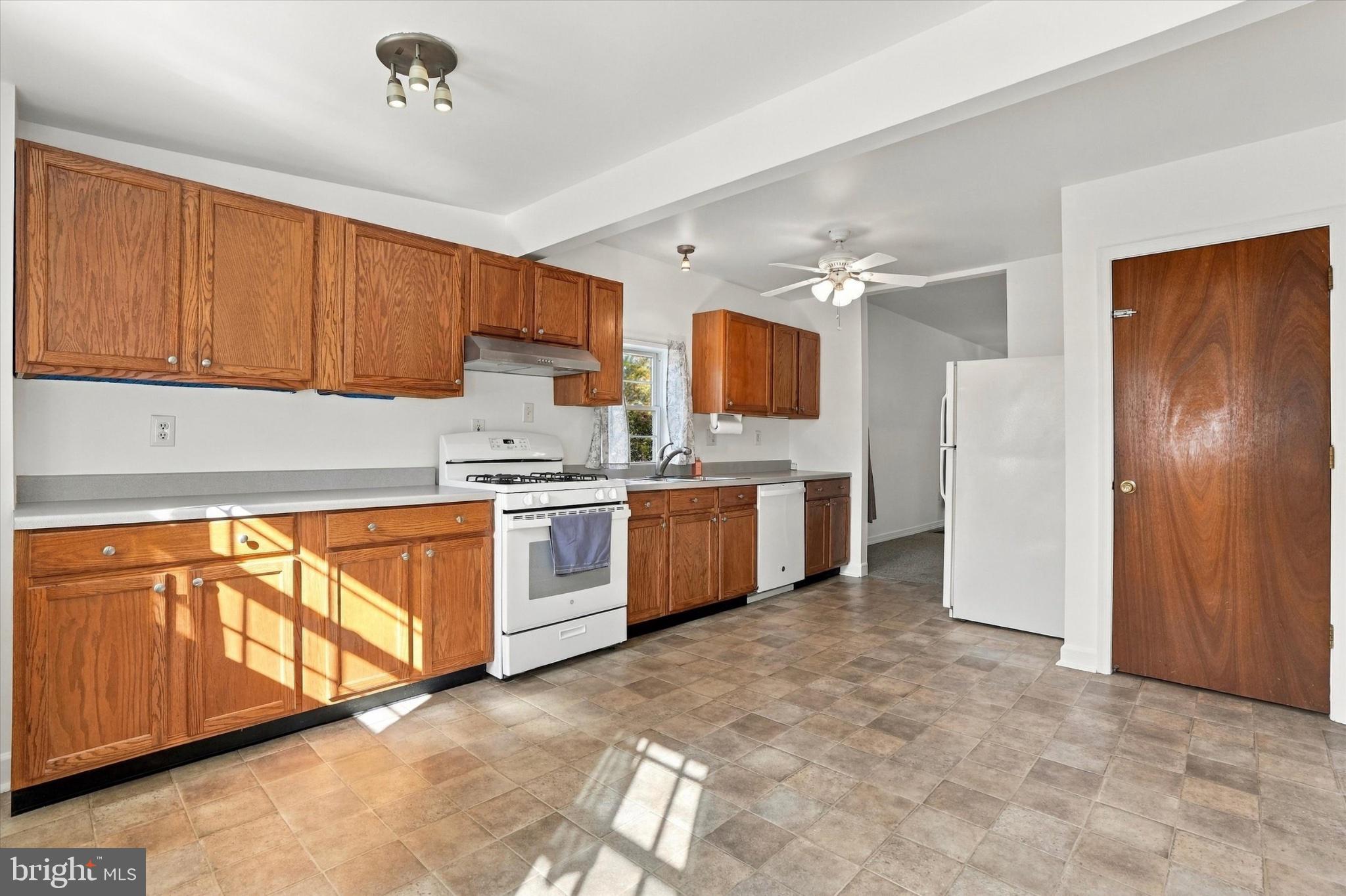 436 WICKER AVENUE