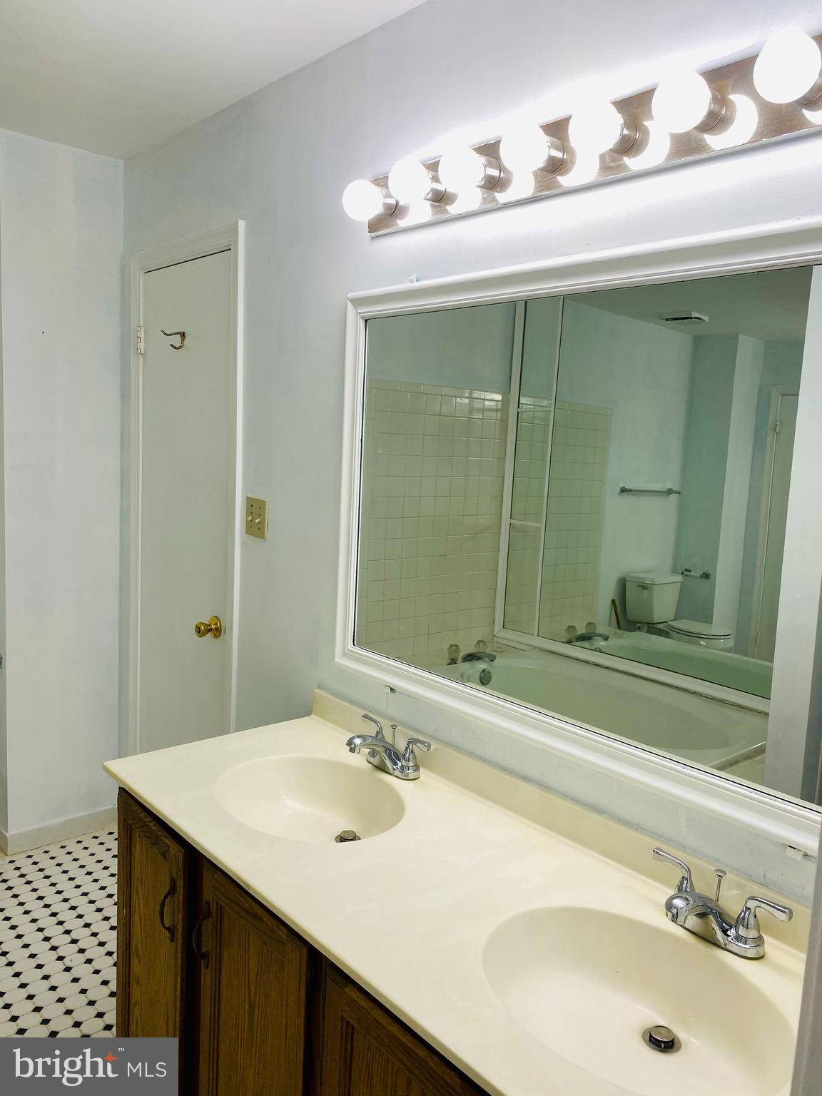 SPRINGFIELD OAKS - Residential