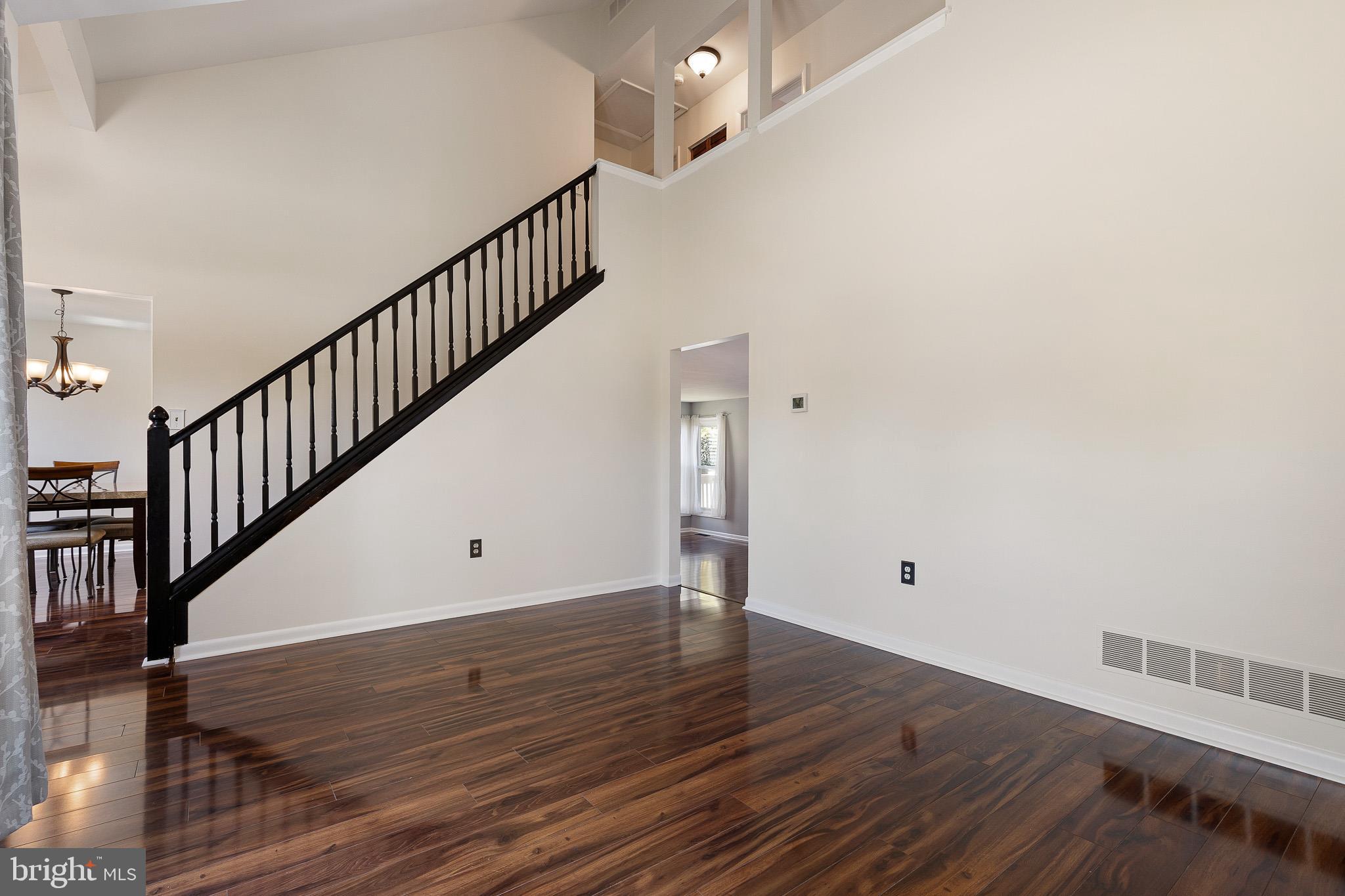 10 BUCHANAN CIRCLE