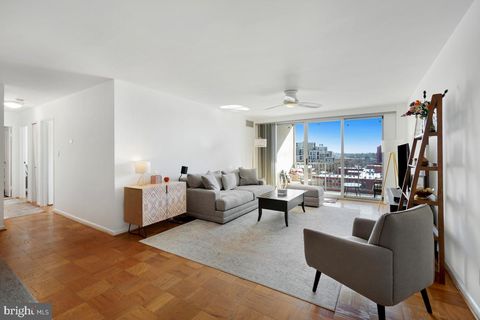 Photo of 4977 Battery Lane #1-1014, BETHESDA, MD 20814 (MLS # MDMC2215484)