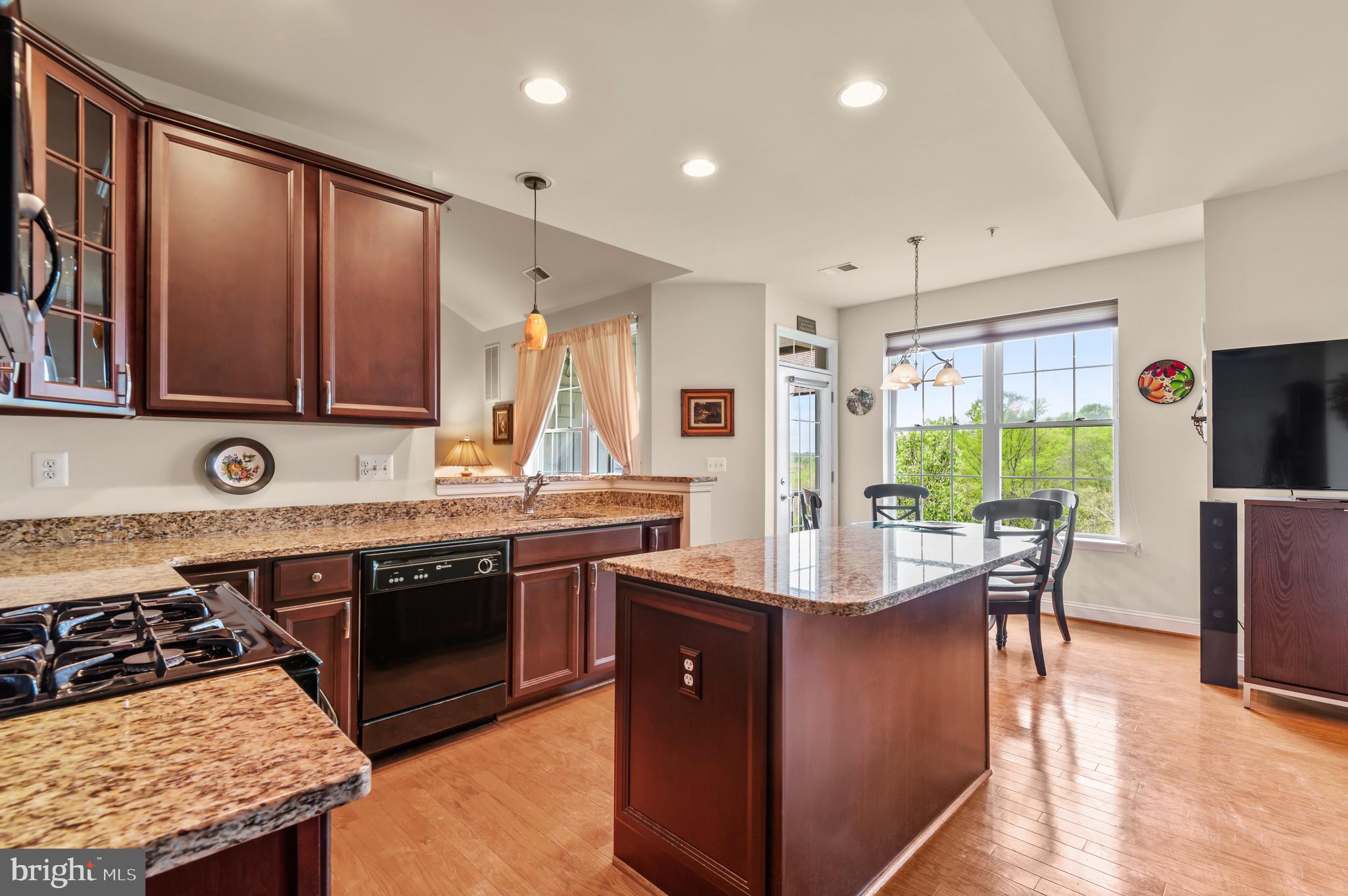 EMERALD HILLS - Residential