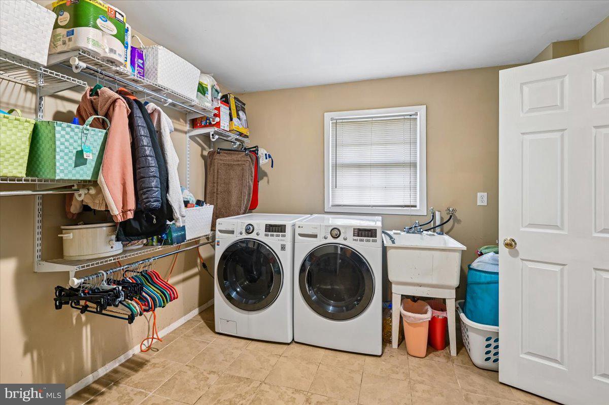 FOUR SEASONS ESTATES - Residential