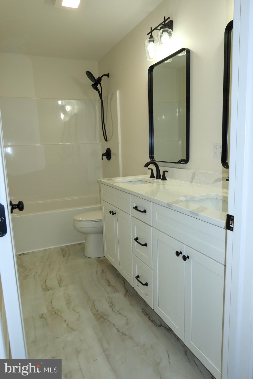 THE CROSSINGS AT EAST NEW MARKET - Residential