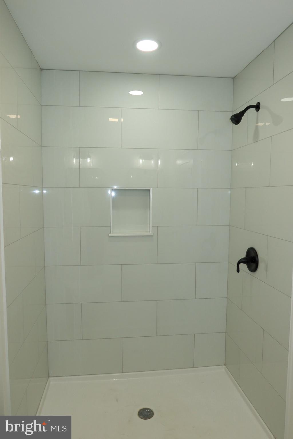 THE CROSSINGS AT EAST NEW MARKET - Residential