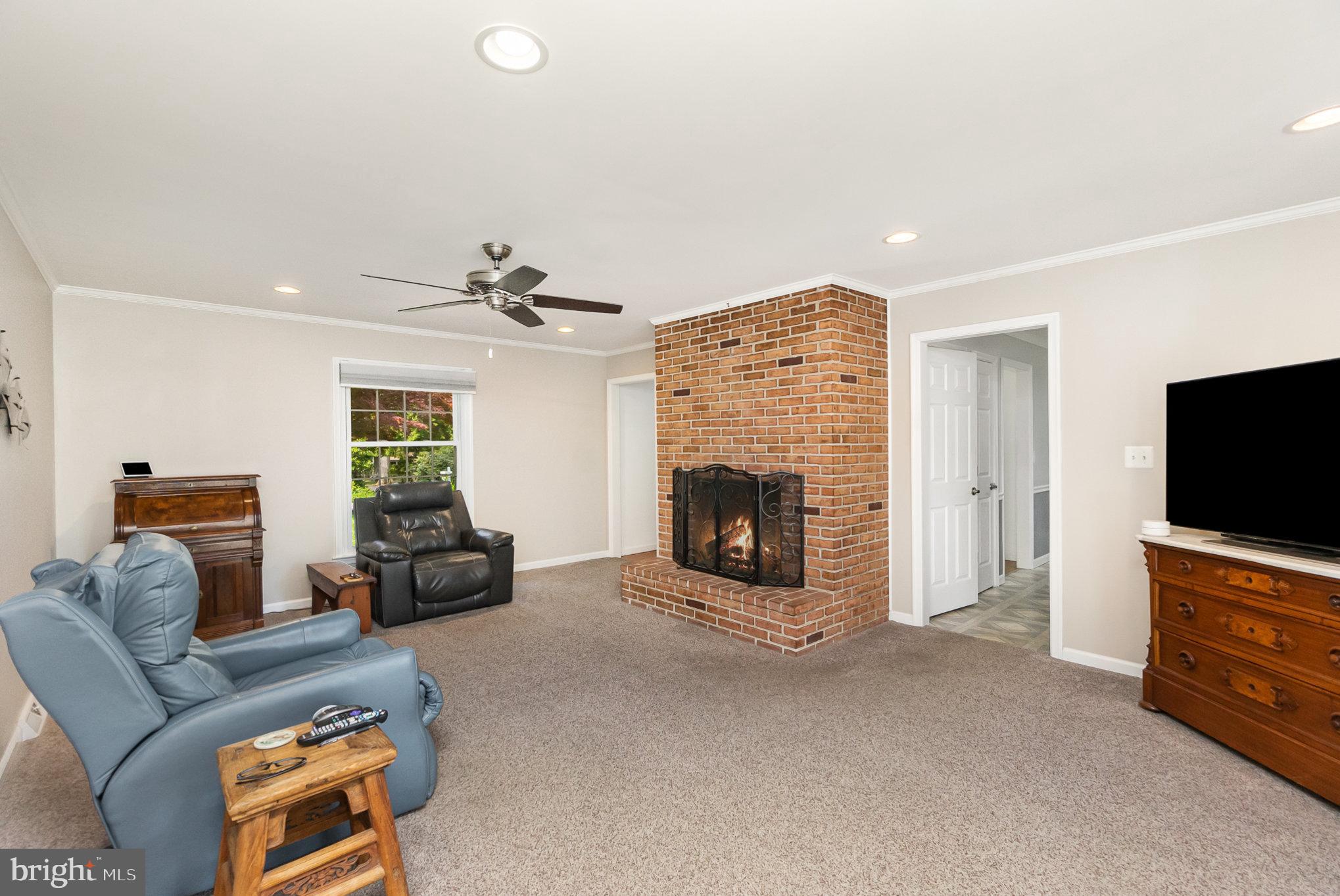 COLONIAL ACRES - Residential