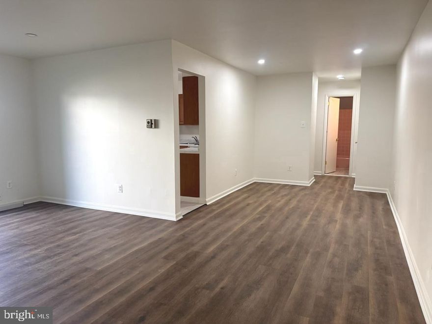 Pinewood South renovated one bedroom unit.  Heat , AC, electric, water and sewer included in the rent.  Extra storage outside of unit.
Washer and dryer in the unit.  Lots of natural sun and sliding glass doors to the patio area.  Absolutely no smokers inside or outside. No pets allowed.  This will result in an immediate eviction.  This is a well maintained unit and we are looking for someone who will continue taking good care of it.