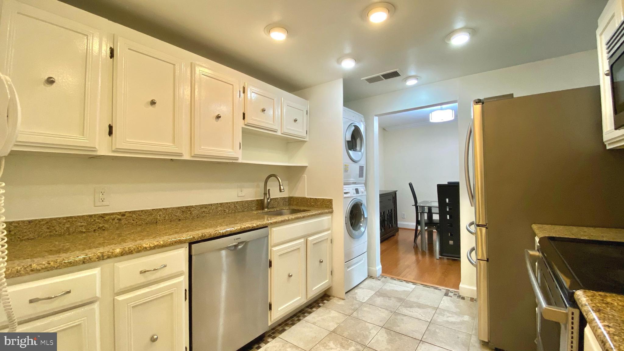 THE ELIZABETH - Residential Lease