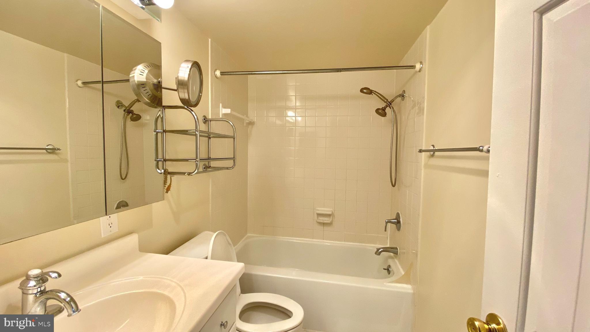 THE ELIZABETH - Residential Lease