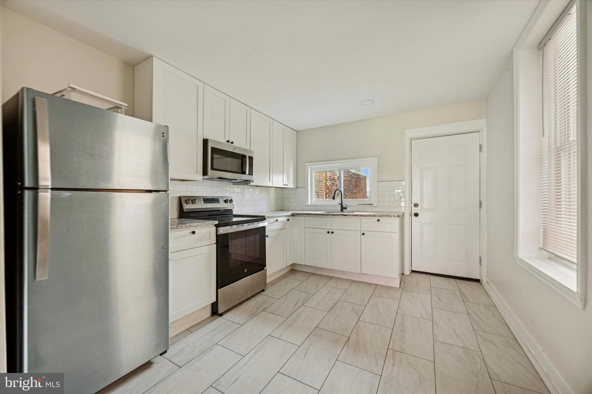 6002 W THOMPSON STREET