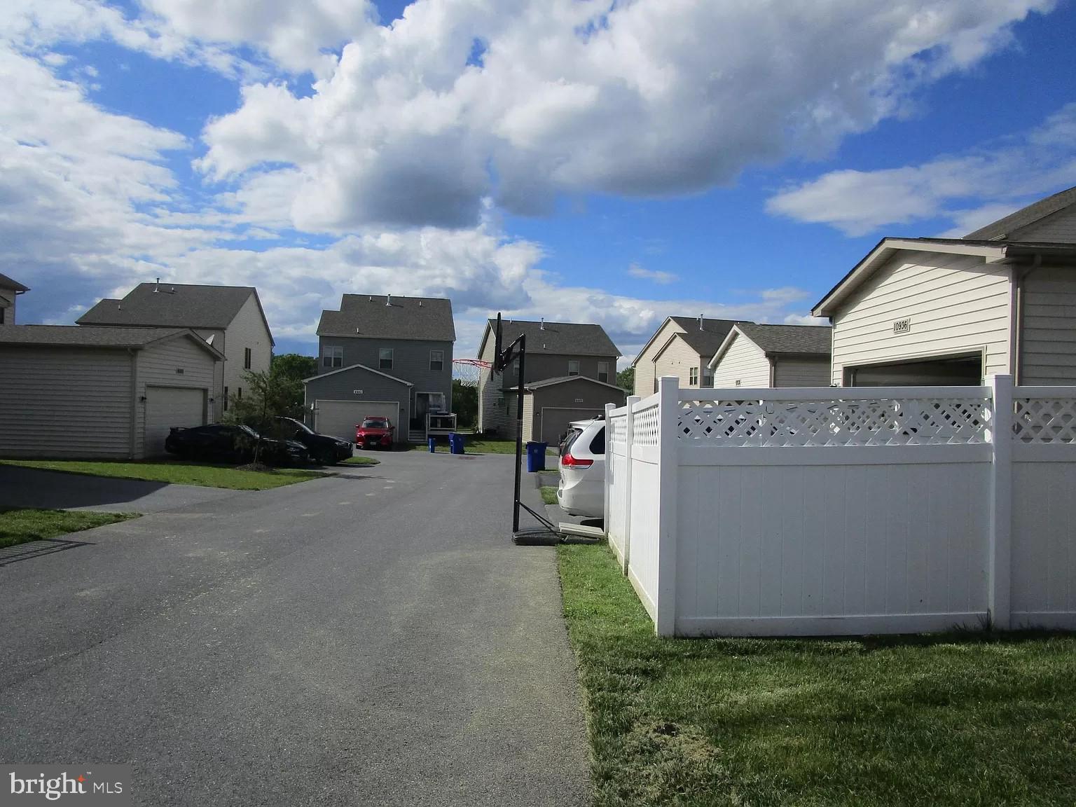 LANDSDALE - Residential Lease