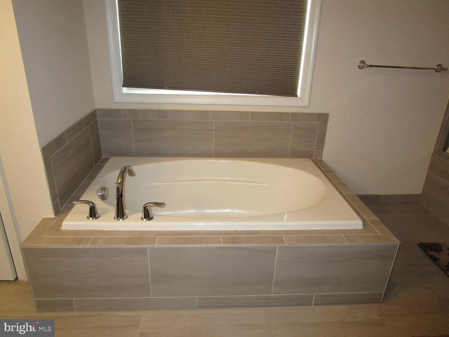 LANDSDALE - Residential Lease