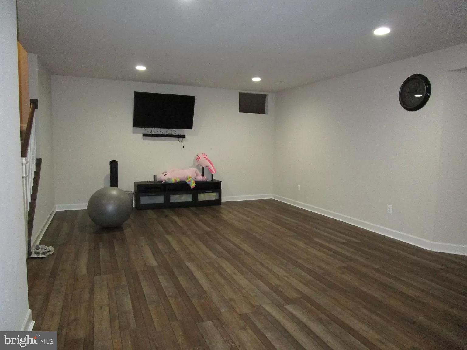 LANDSDALE - Residential Lease