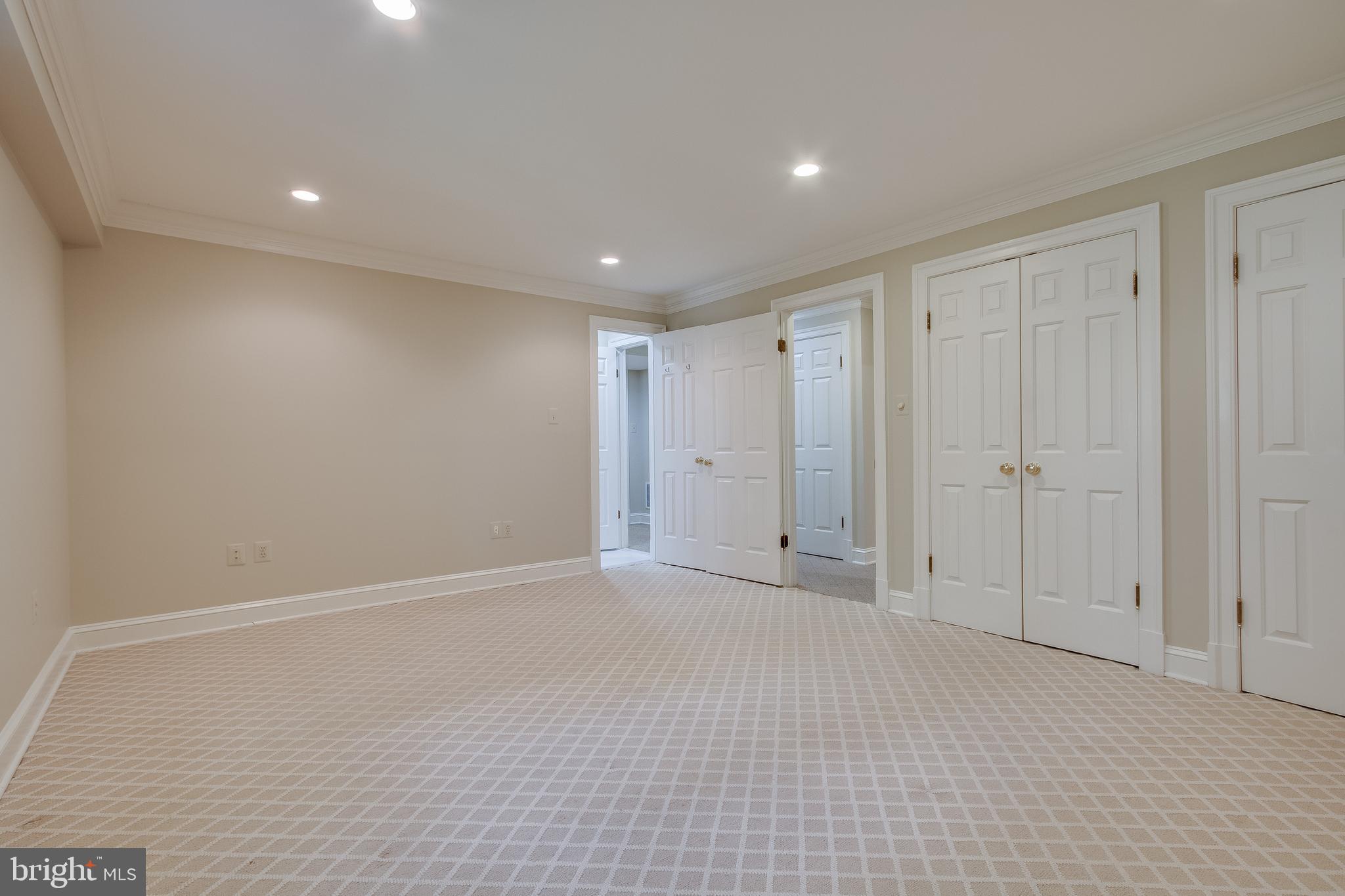 MCLEAN STATION - Residential