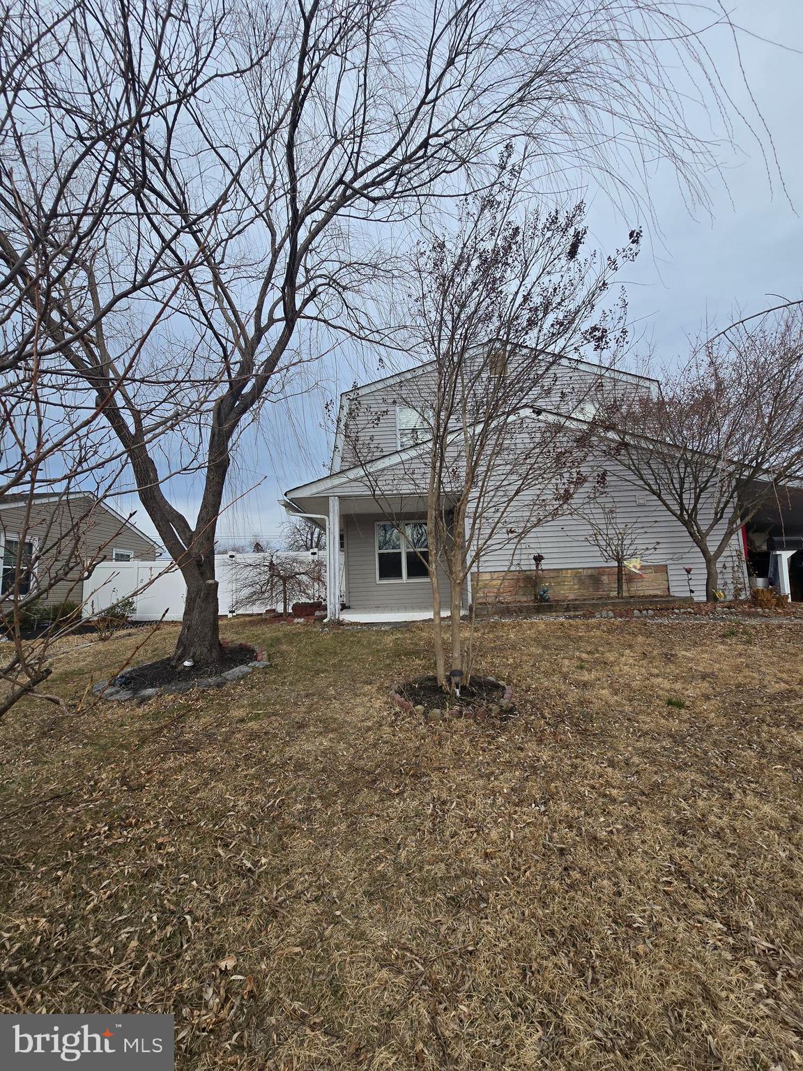 Welcome to 156 Crabtree Drive, a beautifully 5-bedroom, 3-bathroom home in the desirable Crabtree Hollow section of Levittown. This spacious single-family property has all the space needed and desired. Come in and bring your imagination and upgrade this home to your liking. The home is a prime candidate for a 203k rehab loan. Similar homes in size have sold for over $500,000.
Enjoy a bright and open layout, updated kitchen and baths, new flooring, fresh paint, and much more. The flexible floor plan includes generously sized bedrooms and multiple living areas, ideal for entertaining or relaxing at home.
Located just minutes from local attractions like Sesame Place, Oxford Valley Mall, Core Creek Park, and a variety of shops and restaurants. Easy access to major roadways makes commuting a breeze.
**Eligible buyers may qualify for up to $20,000 in down payment and closing cost assistance through the PHFA K-FIT program** – a forgivable loan with no monthly payments! Ask your lender for details and eligibility requirements.
Don’t miss your chance to own this move-in-ready home in a convenient Bucks County location!