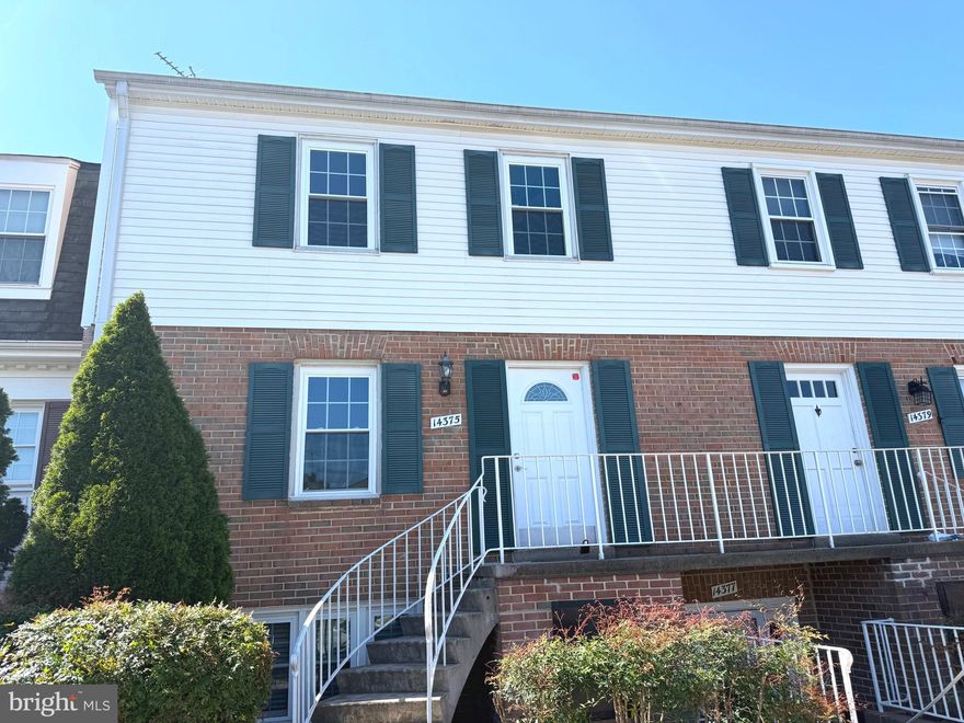 Great opportunity to own an updated unit
Beautiful, light-filled condo featuring three spacious bedrooms, two full bathrooms, and a half bath. The primary suite includes its own bathroom and two walk-in closets—one for him and one for her. Freshly painted throughout with brand new carpeting and new appliances. Updated bathroom vanities add a modern touch. Move-in ready—don’t miss out on this fantastic opportunity!