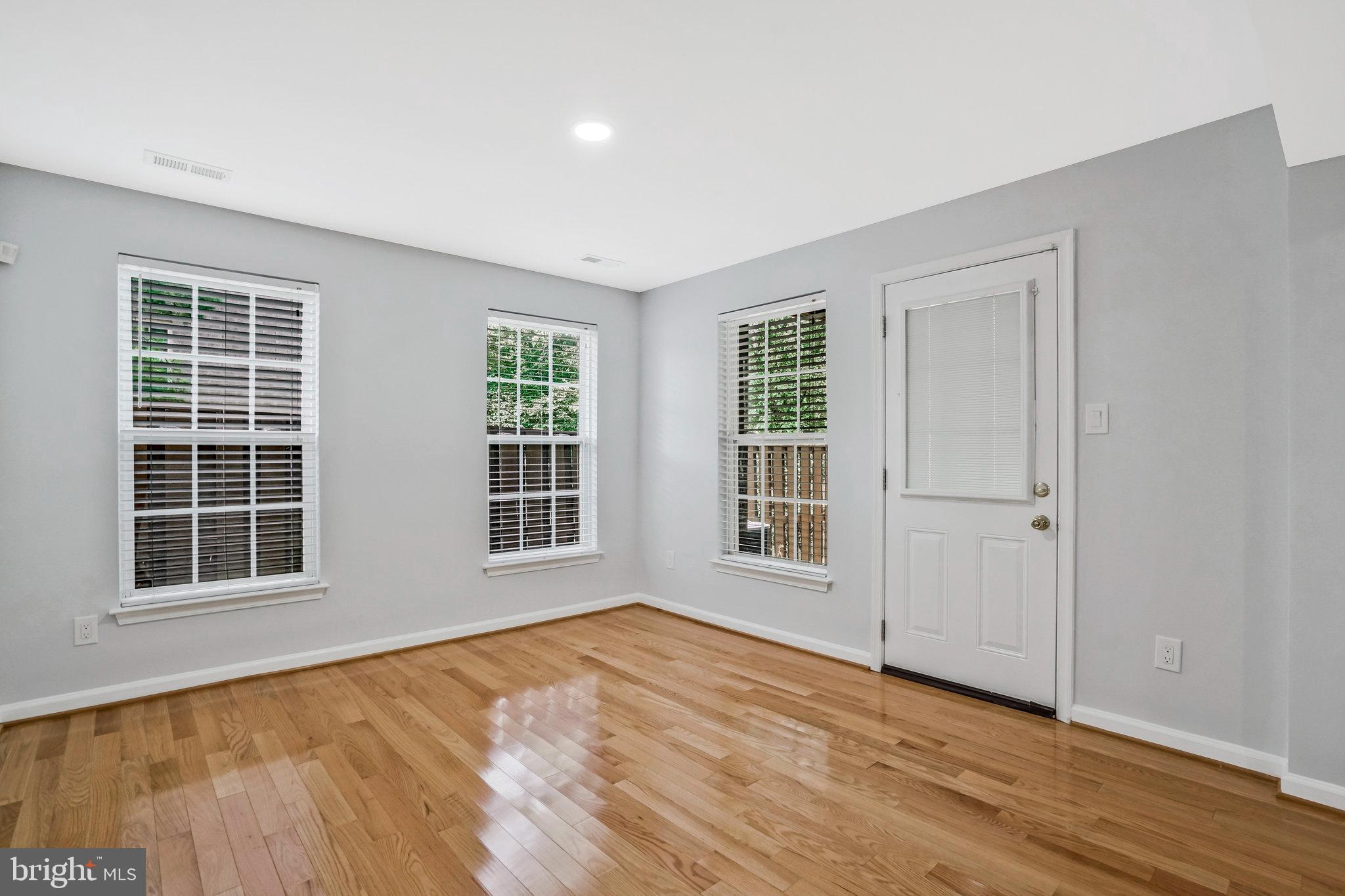 MOUNT VEE MANOR - Residential