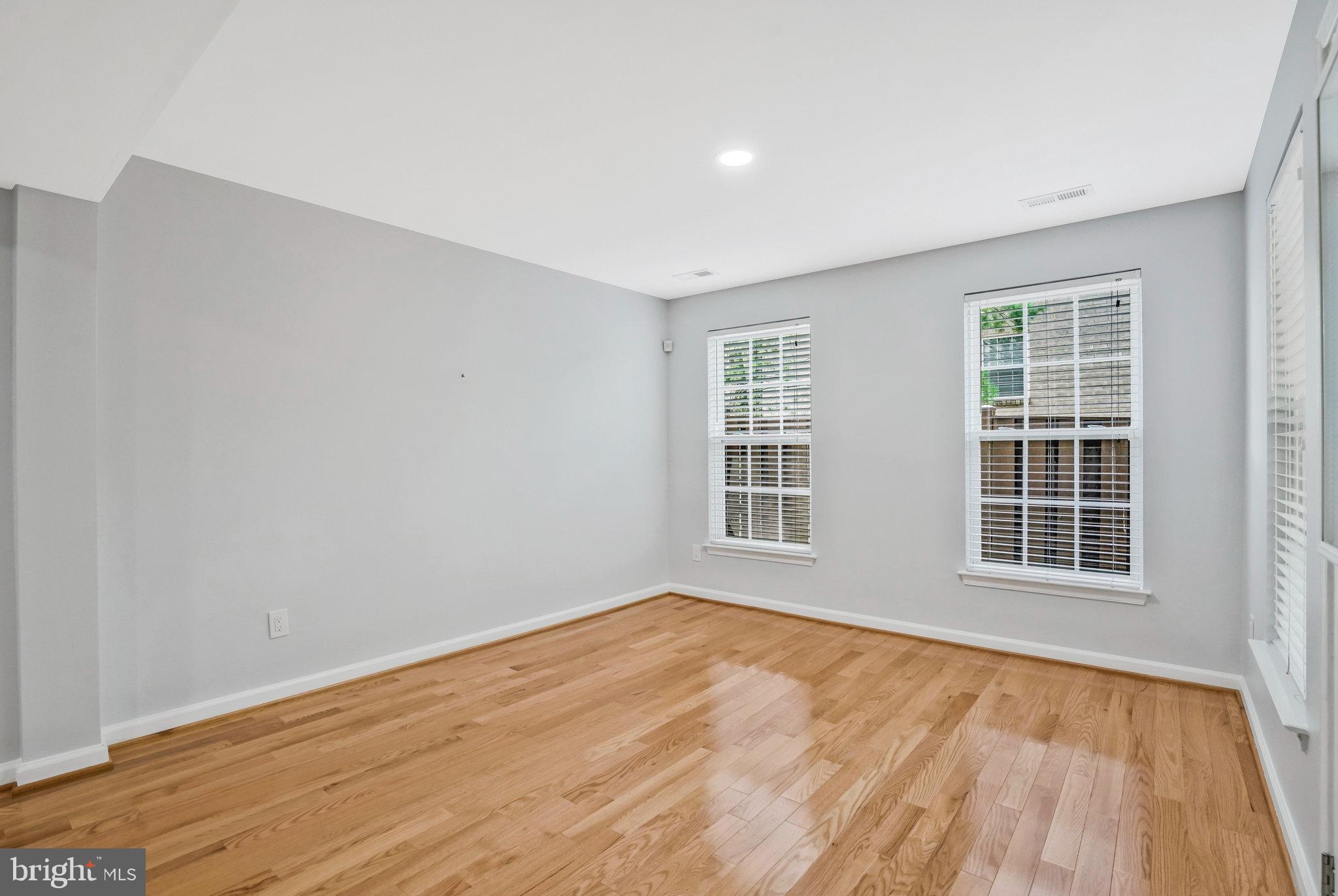 MOUNT VEE MANOR - Residential