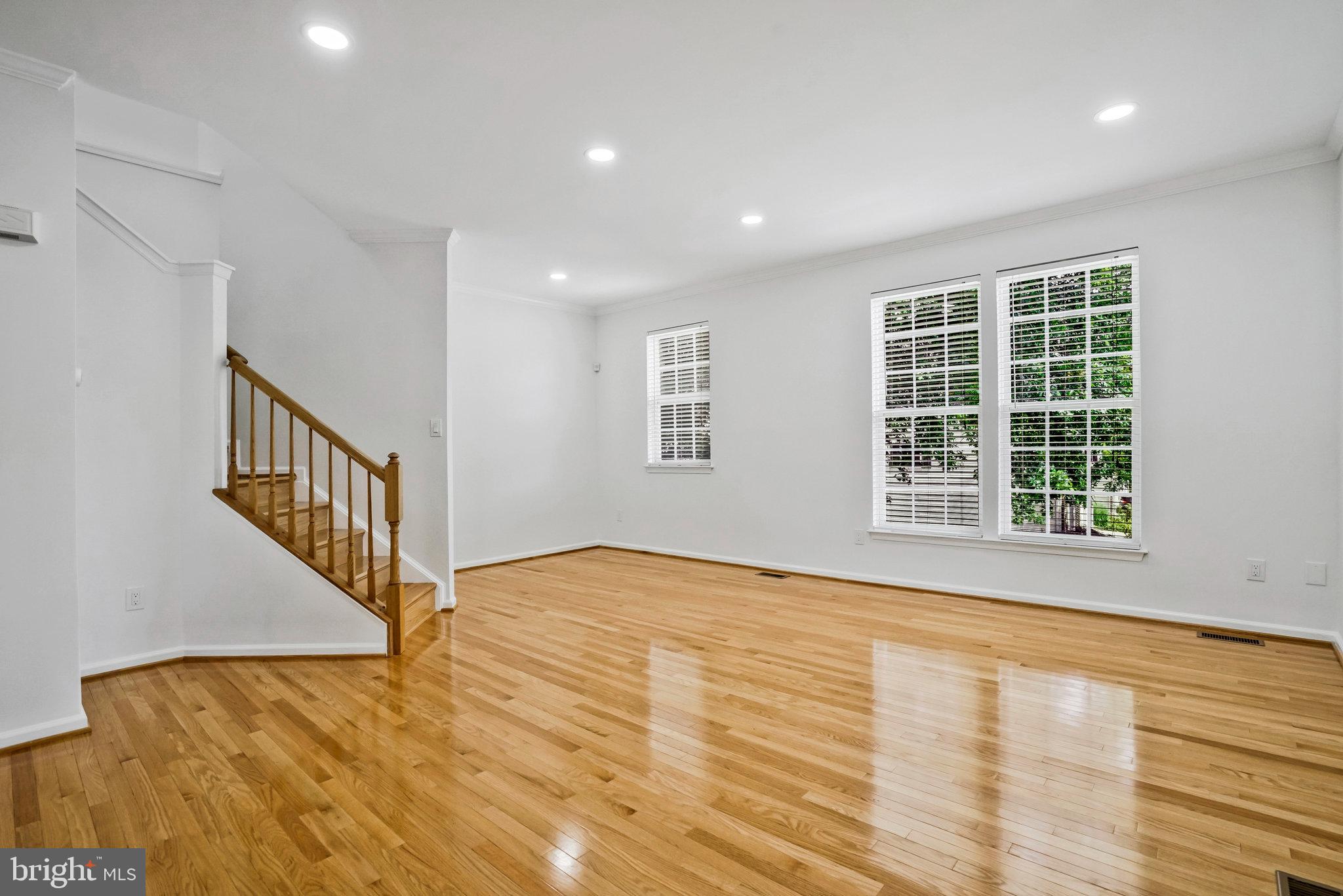 MOUNT VEE MANOR - Residential