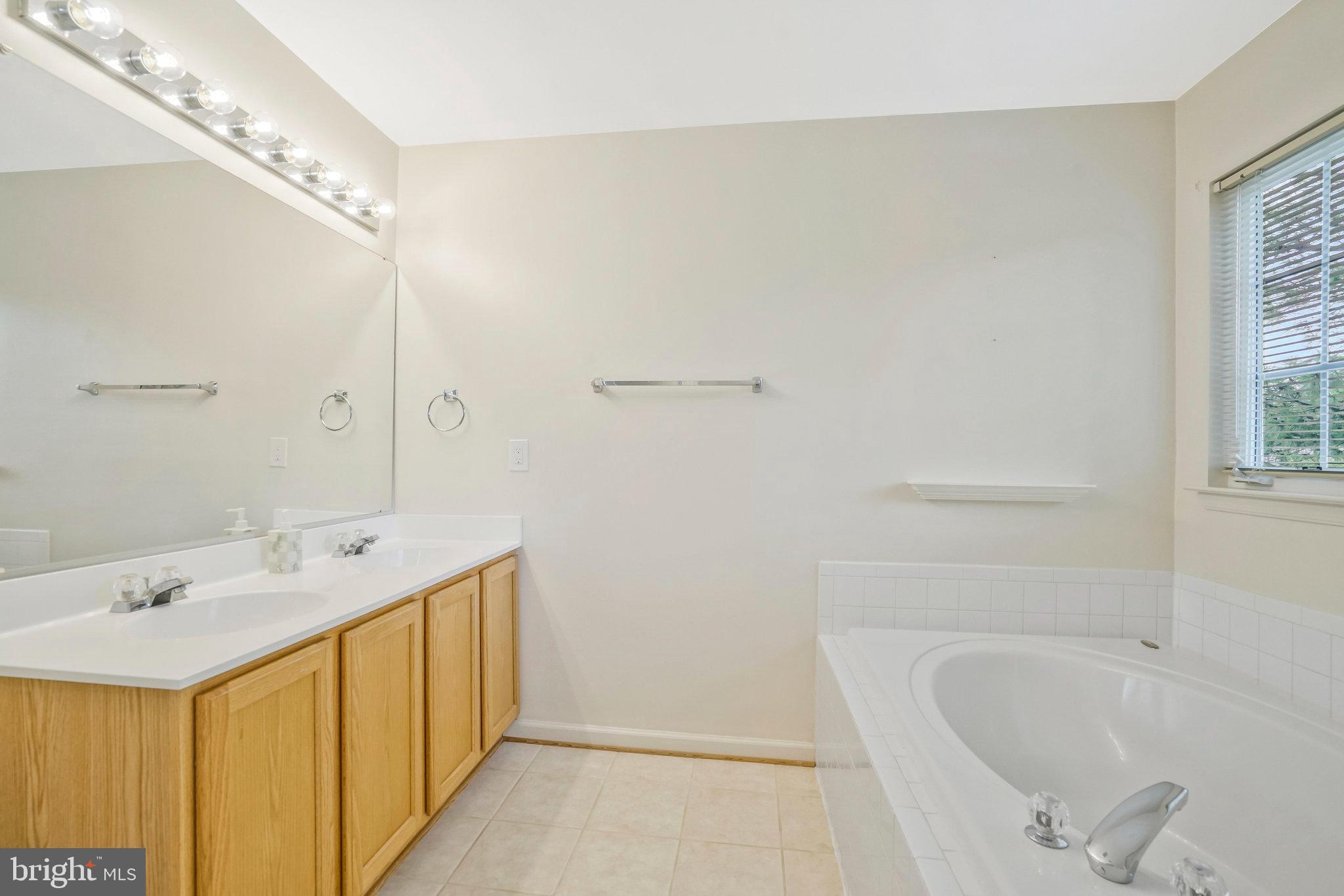 MOUNT VEE MANOR - Residential