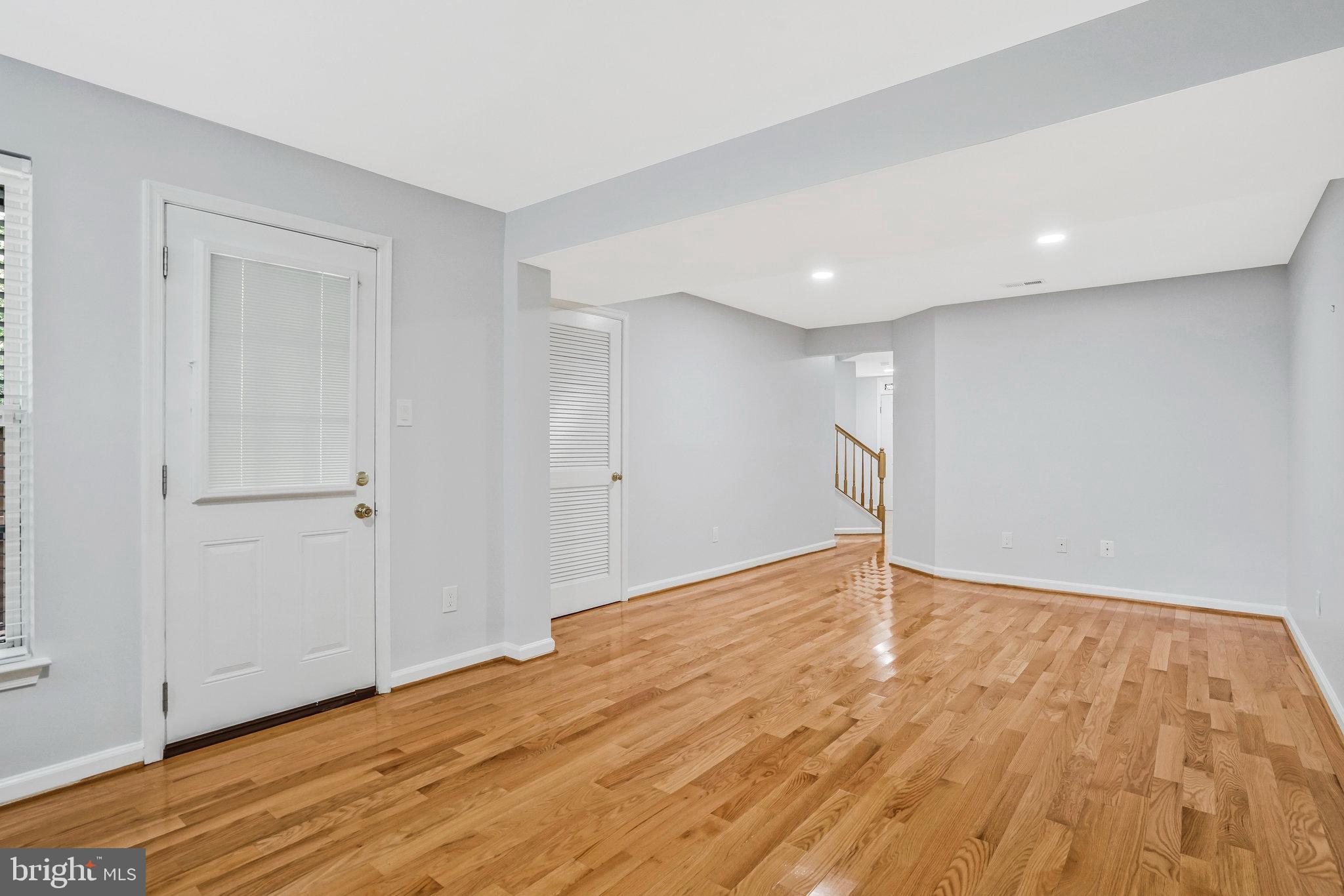 MOUNT VEE MANOR - Residential