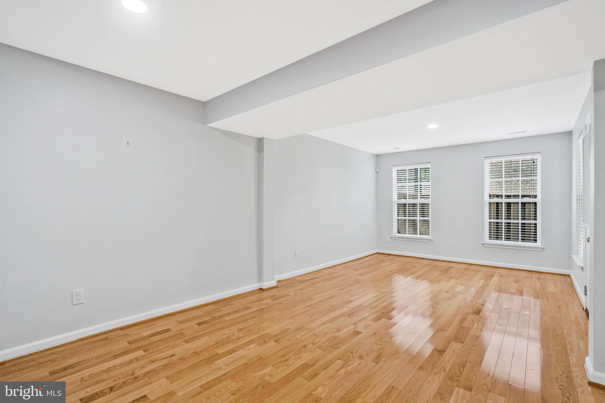 MOUNT VEE MANOR - Residential