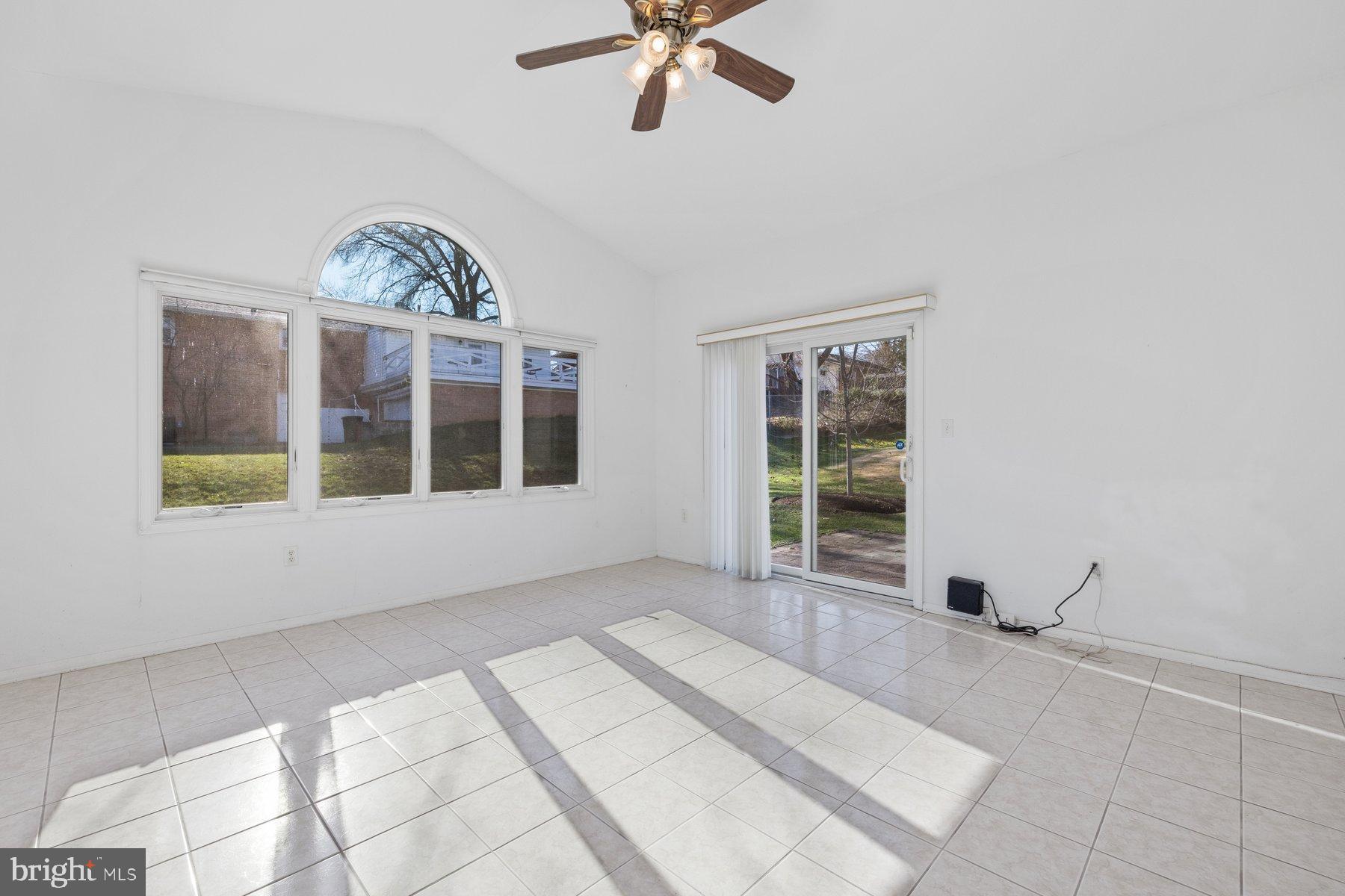 CALVERTON - Residential