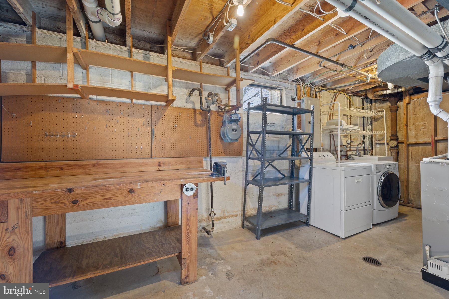 CALVERTON - Residential