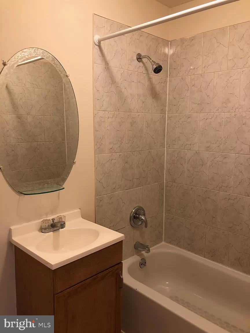 KENSINGTON - Residential Lease