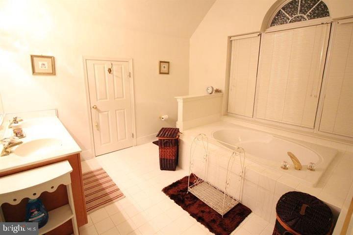 CENTER POINT FARM - Residential Lease