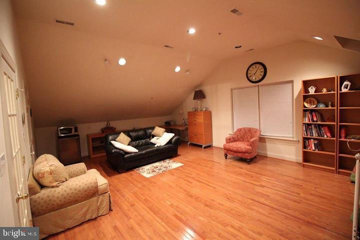 CENTER POINT FARM - Residential Lease