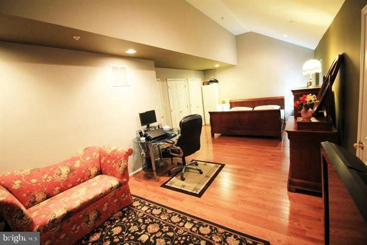 CENTER POINT FARM - Residential Lease