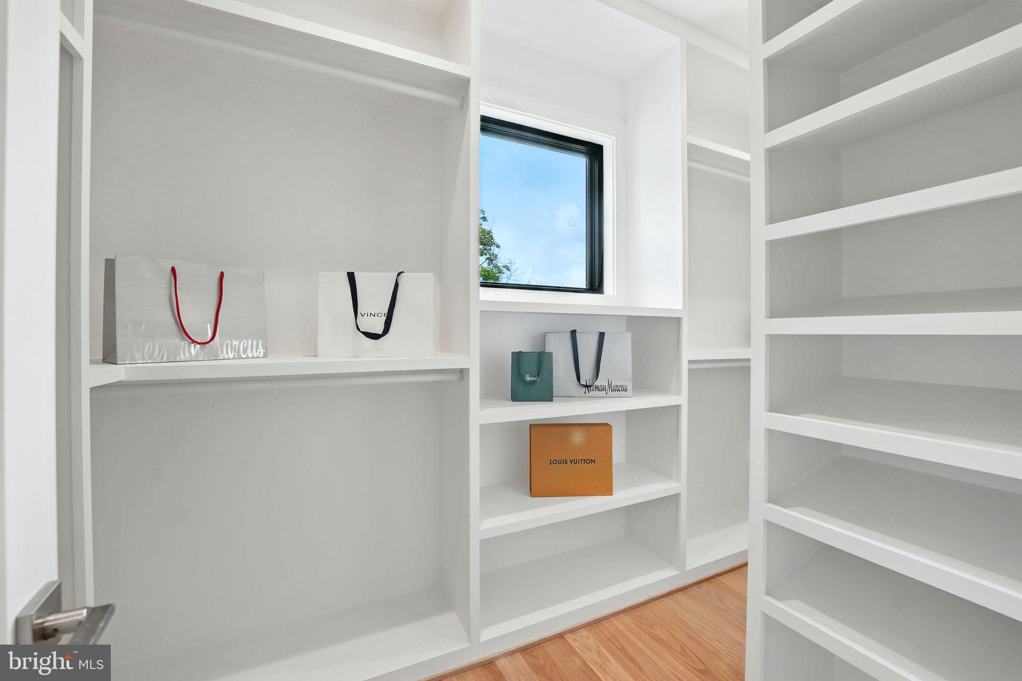 PIMMIT HILLS - Residential