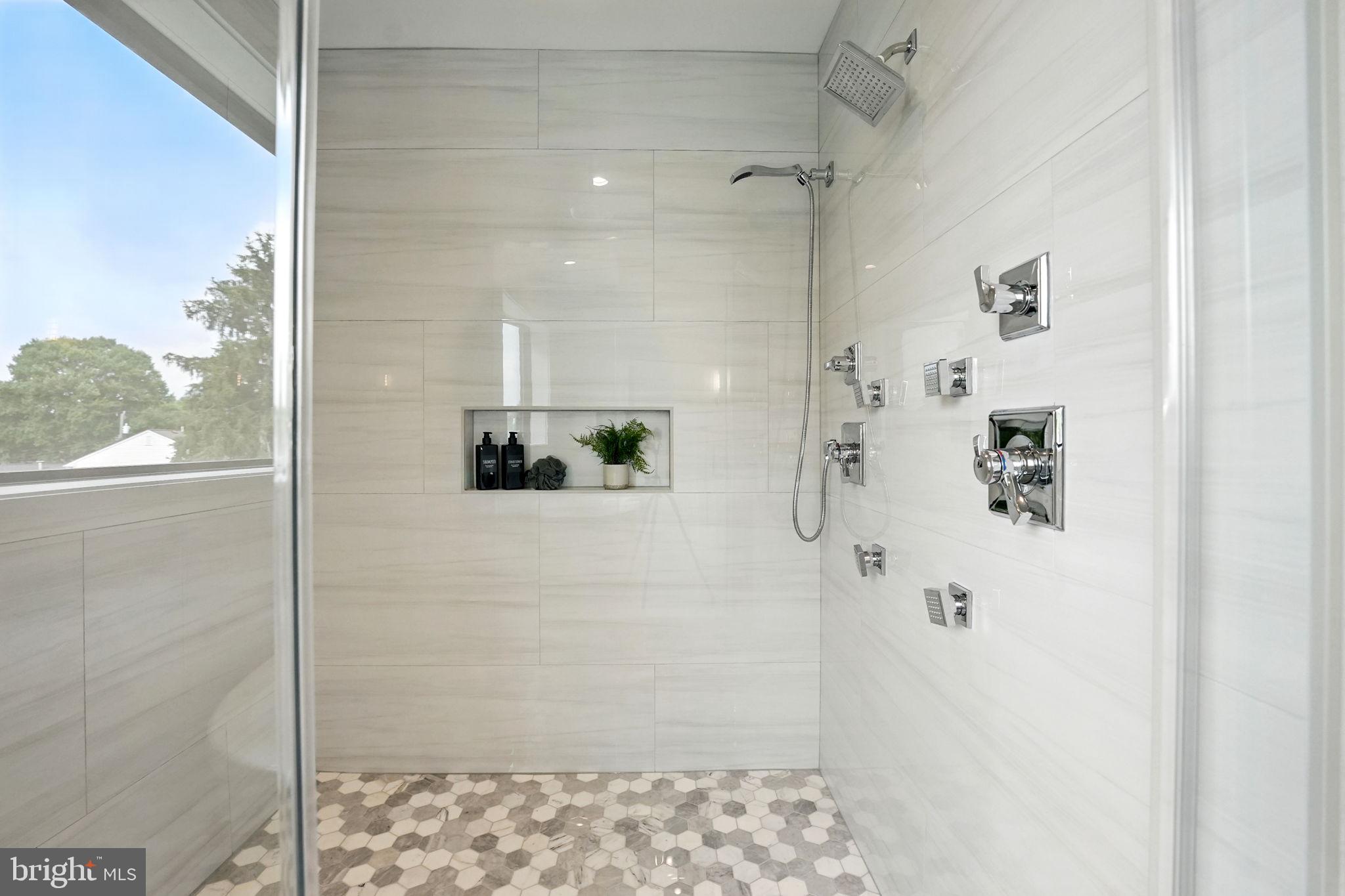 PIMMIT HILLS - Residential