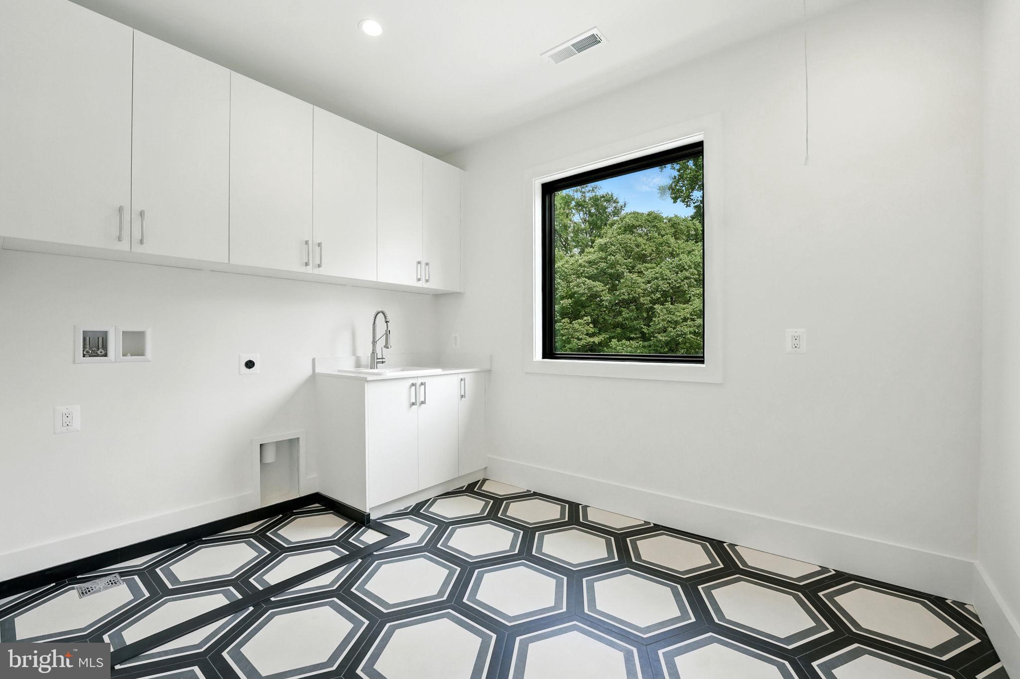 PIMMIT HILLS - Residential